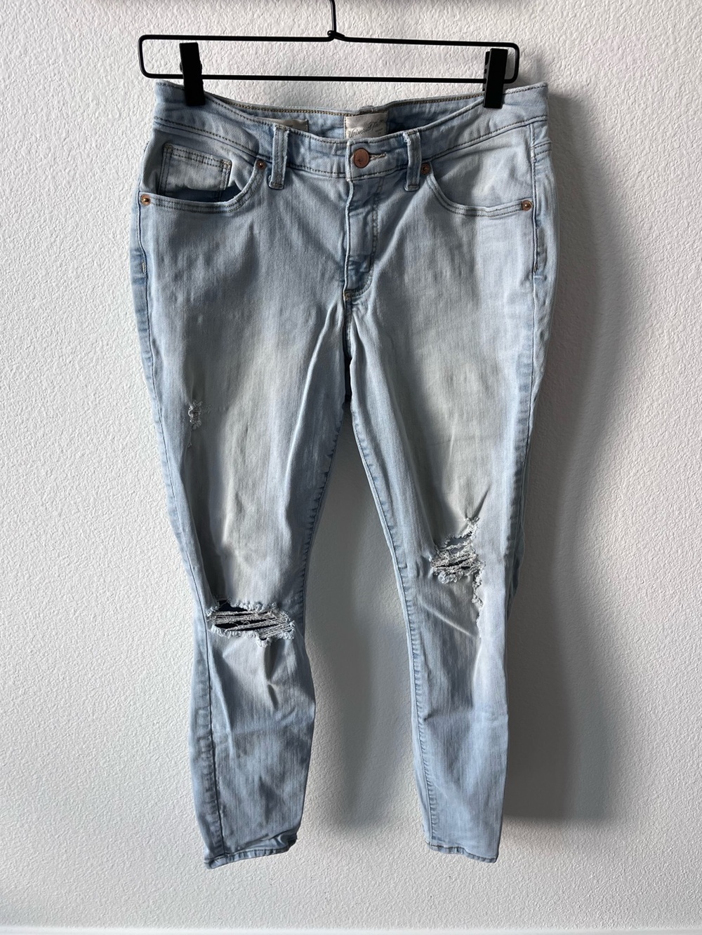 Light blue ripped skinny jeans, mid rise curvy skinny, size 10 / 30 Regular